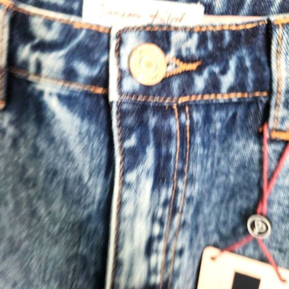 90s Fit Straight fit Denim Rip Jeans - Dark Wash - Picture 4 of 7